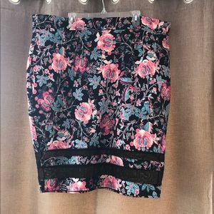 NWOT. Floral midi skirt with mesh